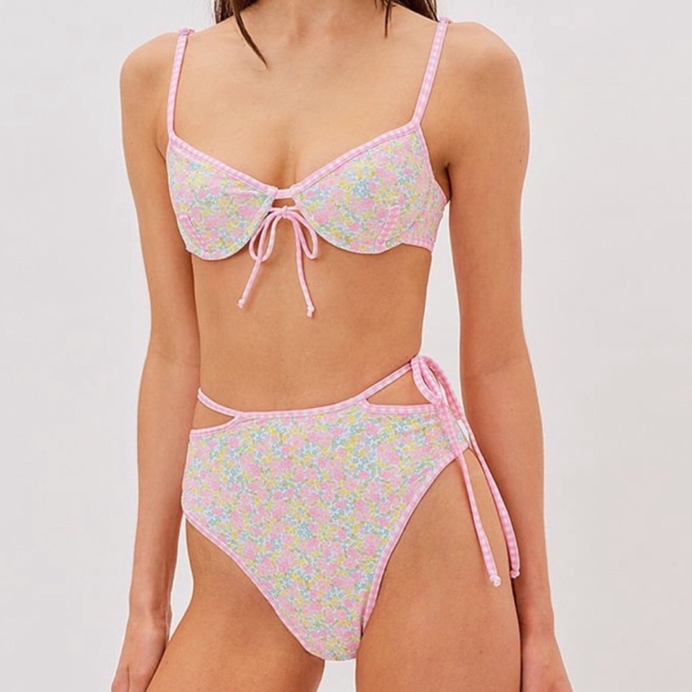 FOR LOVE & LEMONS Hydrangea Blooms Underwire Swim Top & High Waist Swim
Bottom